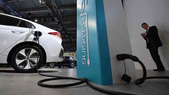 Latvija elektromobiļu īpašniekiem sāks maksāt 4500 eiro
